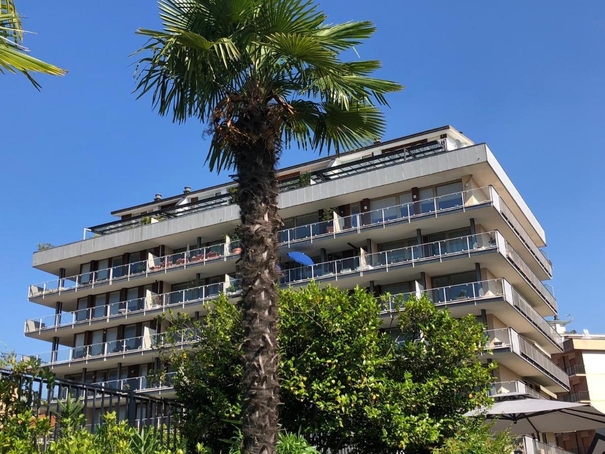 Appartamento Palazzo Di Vetro Luino Eksteriør bilde